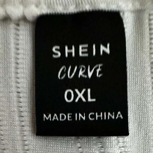 White detail tank top - Picture 3 of 7